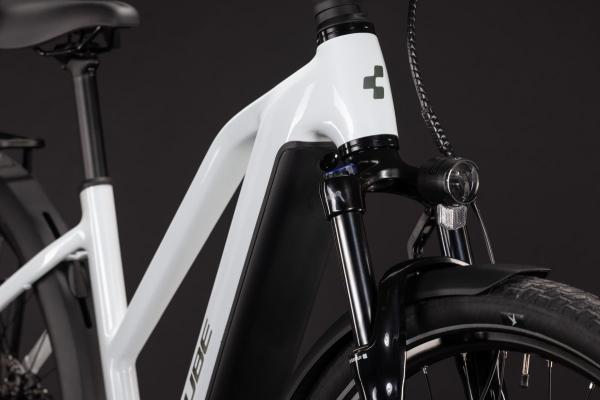 Cube Touring Hybrid ONE 600 metallicwhite'n'chrome Gr&ouml;&szlig;e: Trapeze 54 cm Produktbild 5